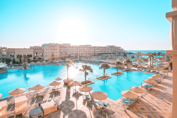 Pickalbratos White Beach Resort