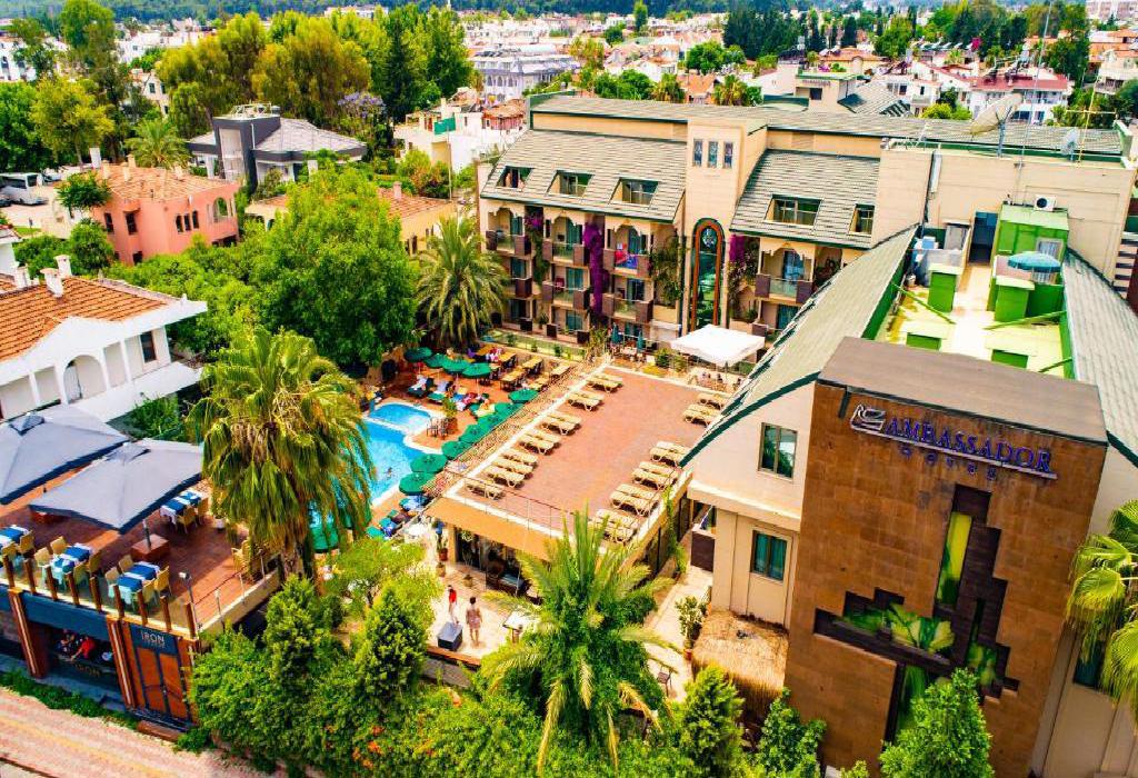 Hotel Ambassador Plaza