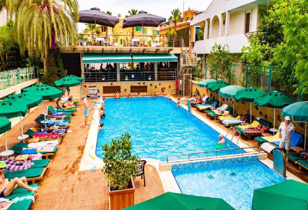 Hotel Ambassador Plaza