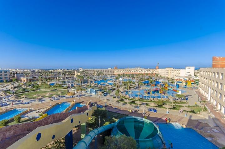 Titanic Resort & Aqua Park