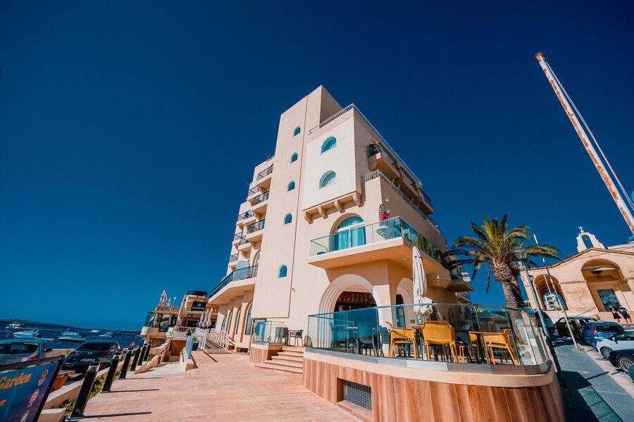 Gillieru Harbour Hotel