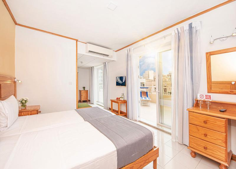 Gillieru Harbour Hotel