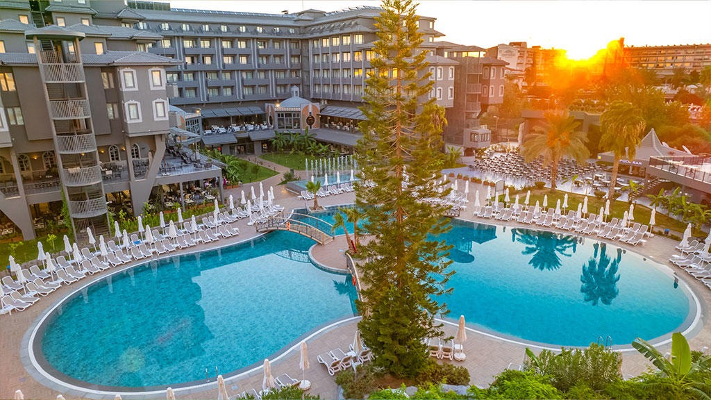 Nova Park Hotel Side