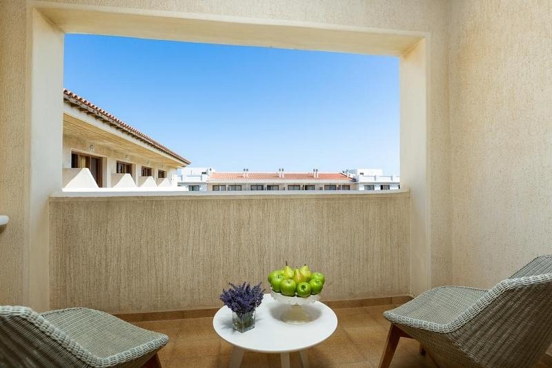 Hotel Thearthemis Palace