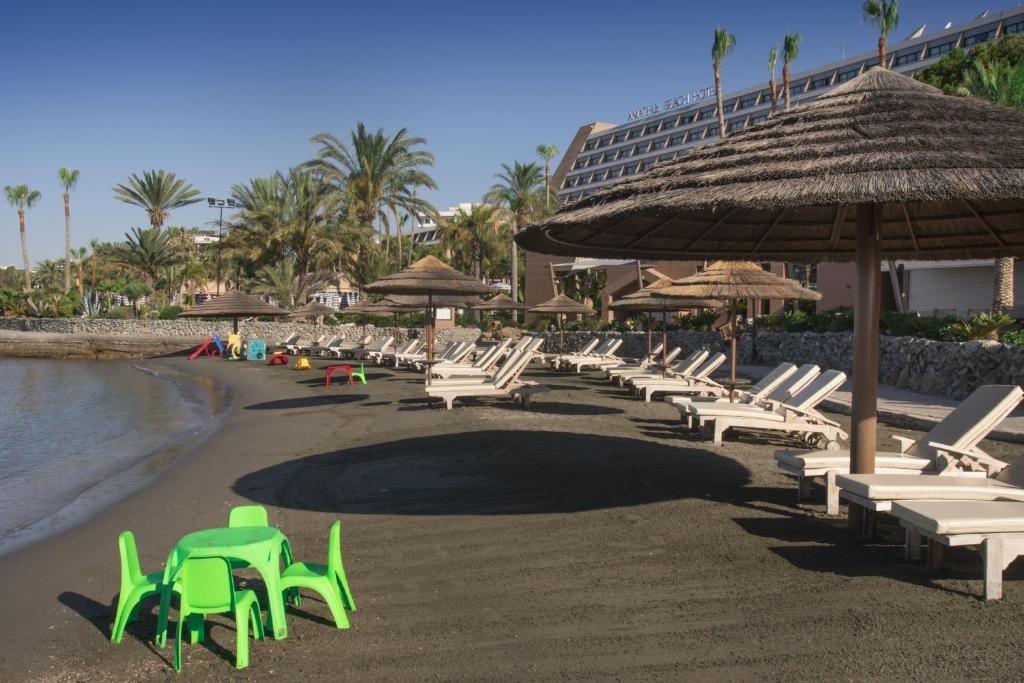 Hotel Amathus Beach