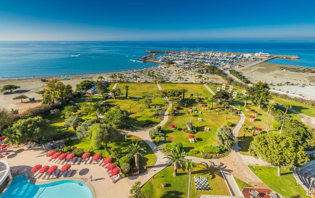 Hotel St. Raphael Resort