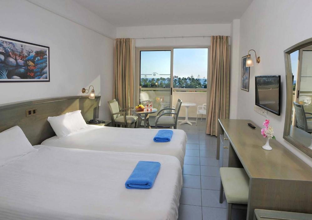 Nissiana Hotel and Bungalows