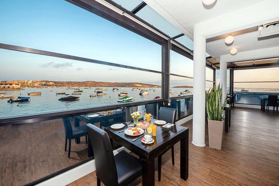 Gillieru Harbour Hotel