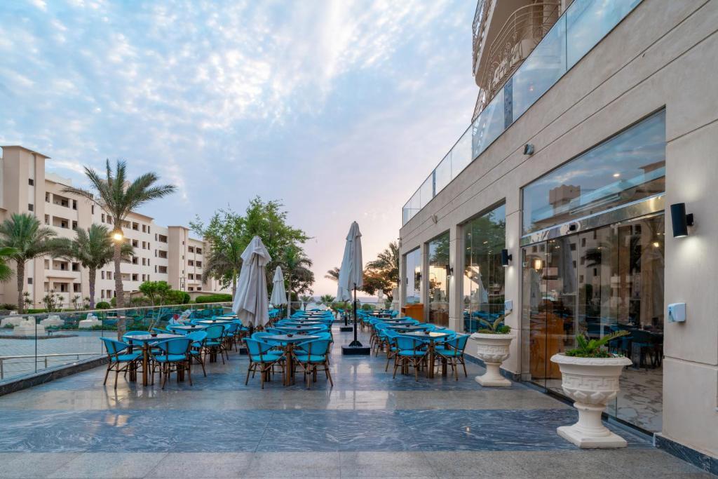 Sphinx Aqua Park Beach Resort