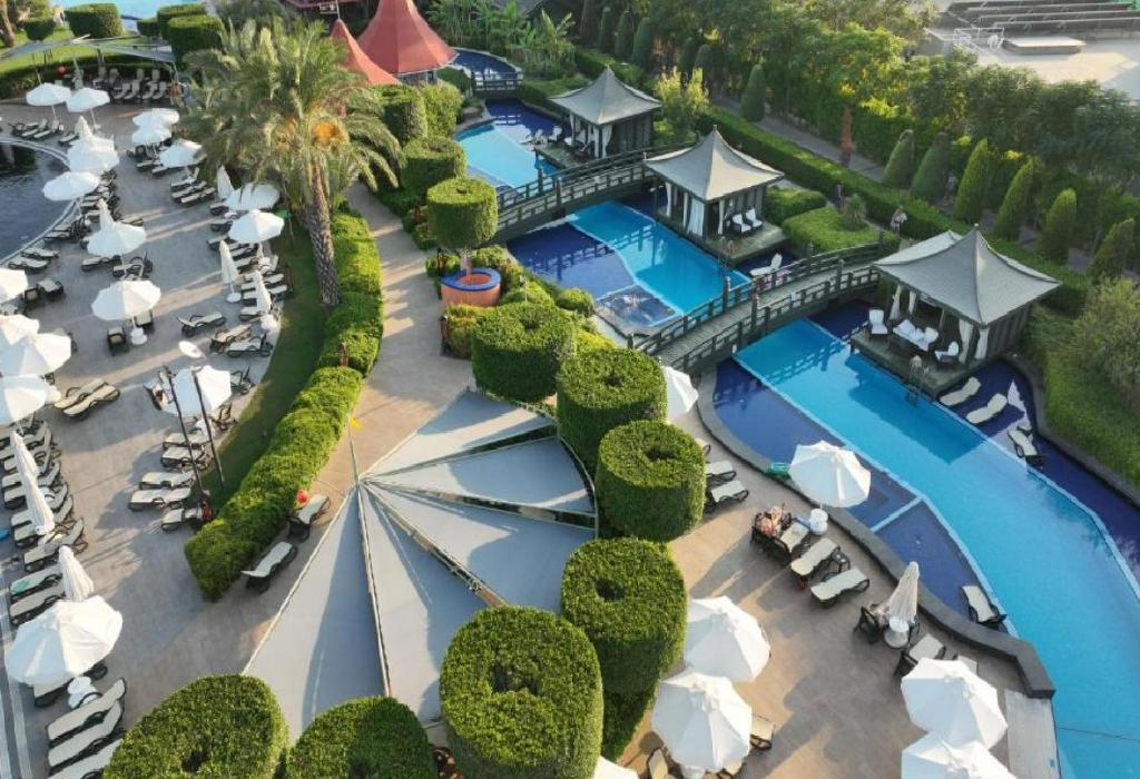 Limak Lara De Luxe Hotel & Resort
