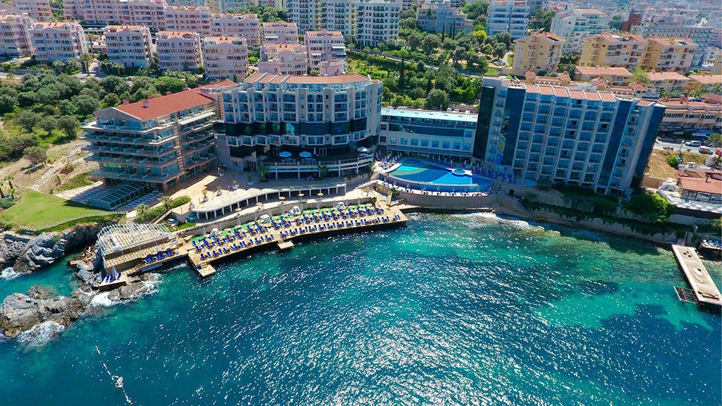 Charisma De Luxe Hotel