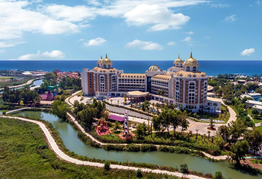 Delphin Be Grand Resort