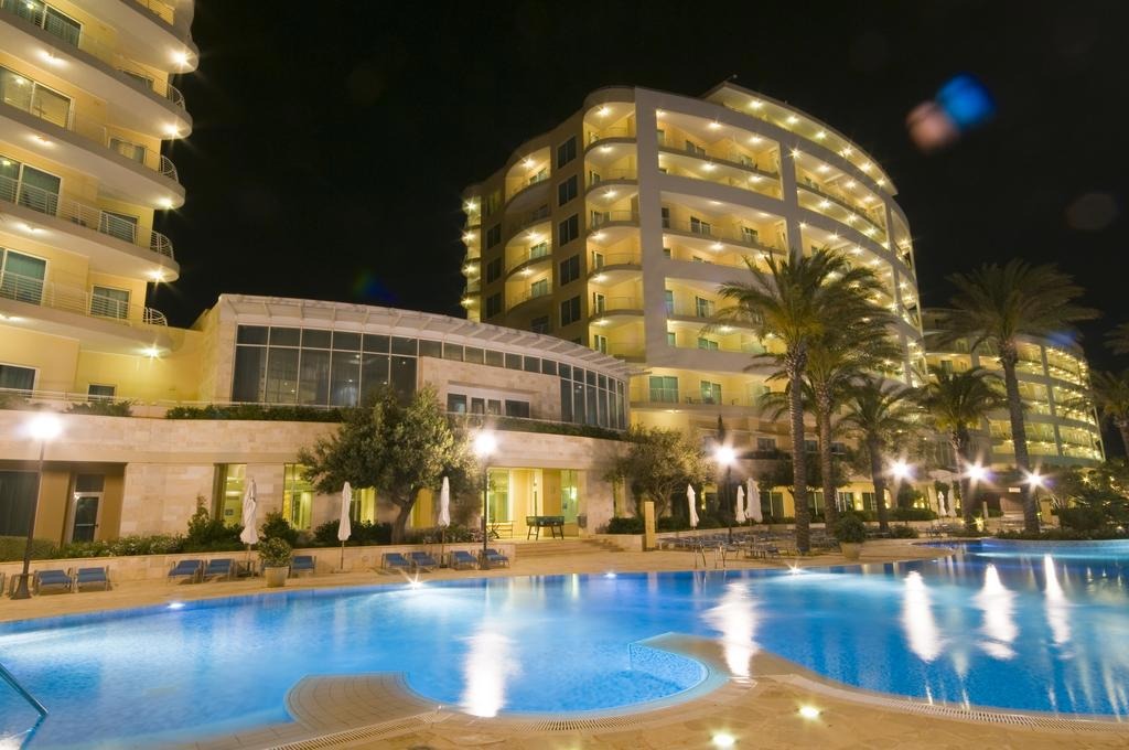 Radisson Blu Golden Sands Resort