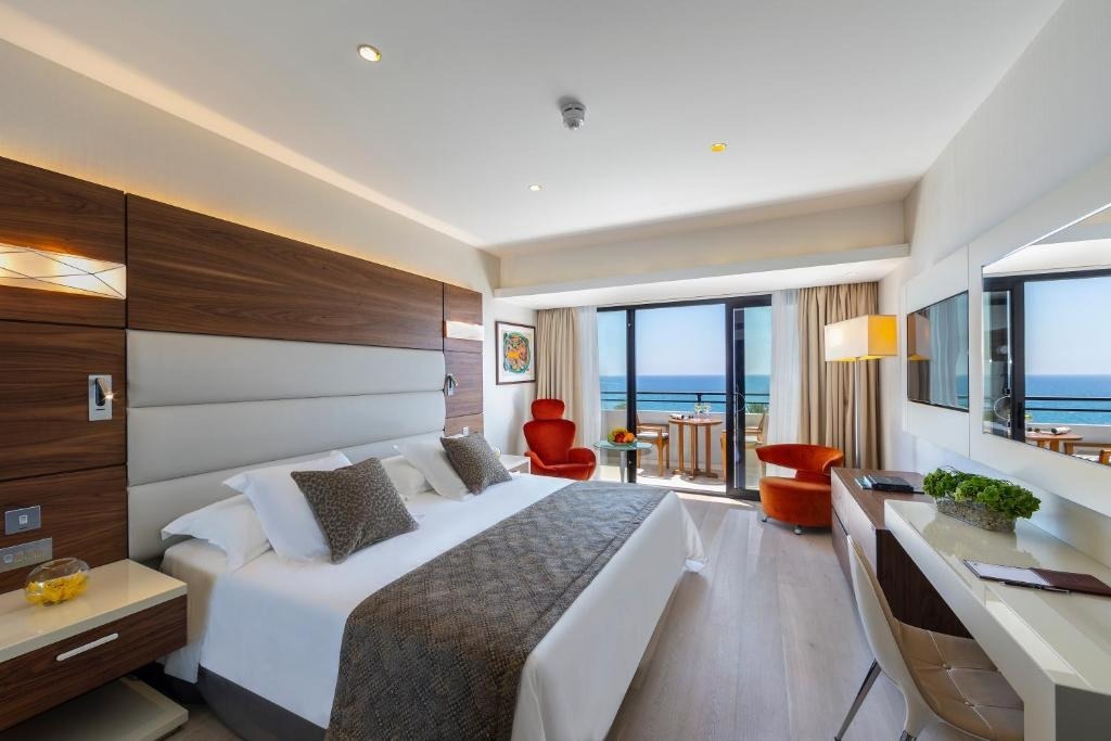 Hotel Amathus Beach