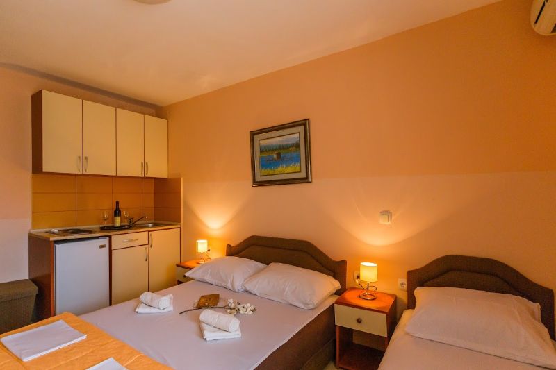 Studio apartmani Lara