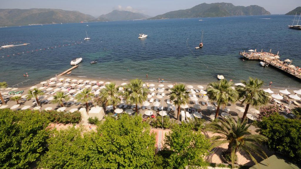 Tropical Beach Hotel