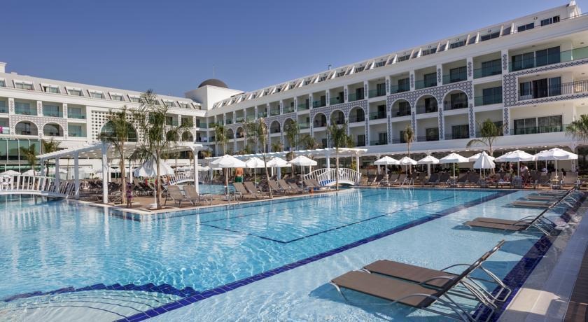 Karmir Resort and Spa