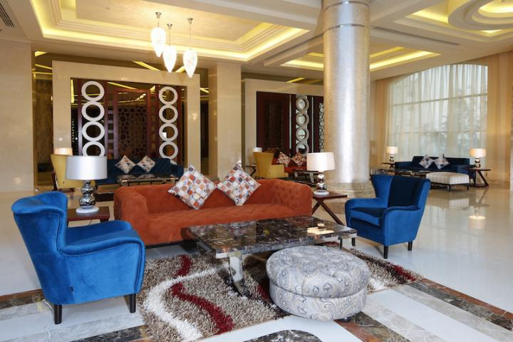 Pickalbratos White Beach Resort