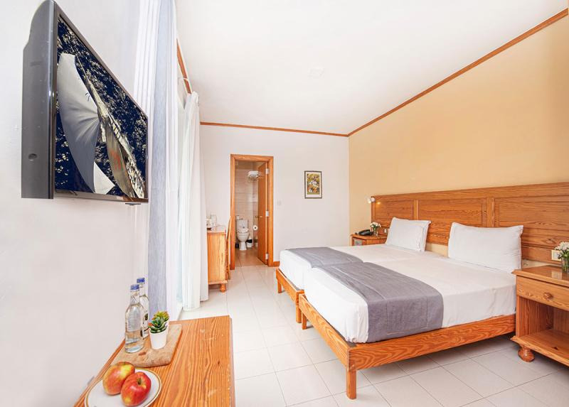 Gillieru Harbour Hotel