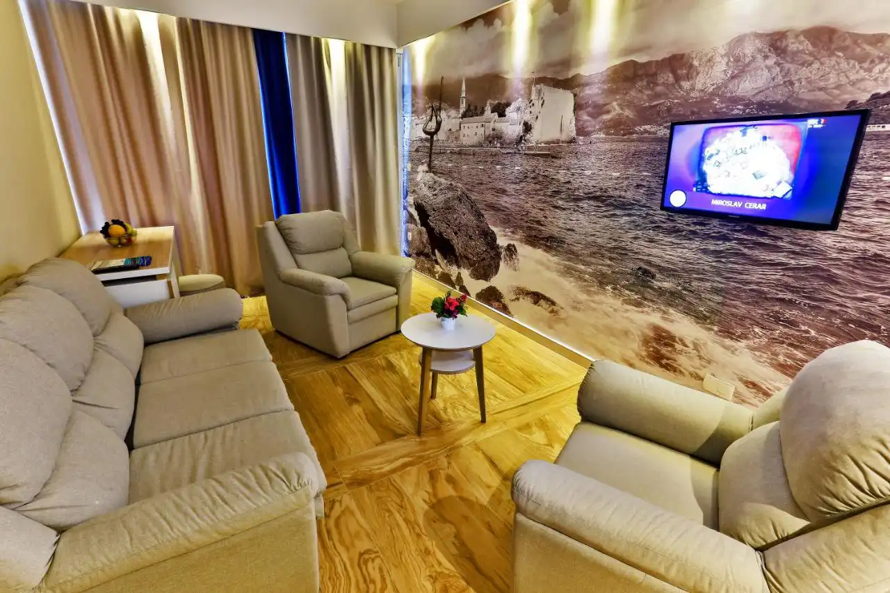 Carine Hotel Delfin