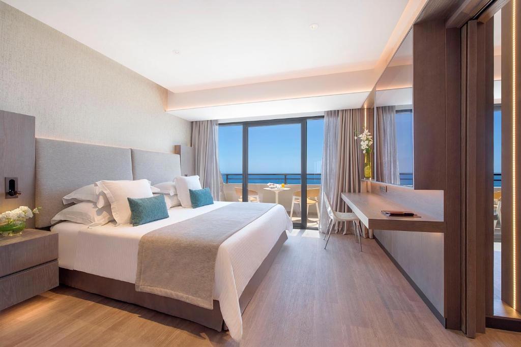 Hotel Amathus Beach