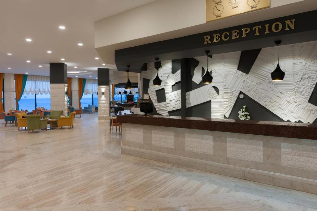 Hotel Aska Just In Beach