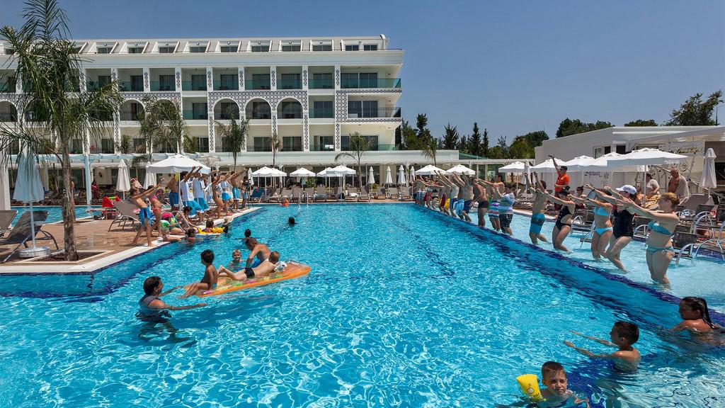 Karmir Resort & Spa