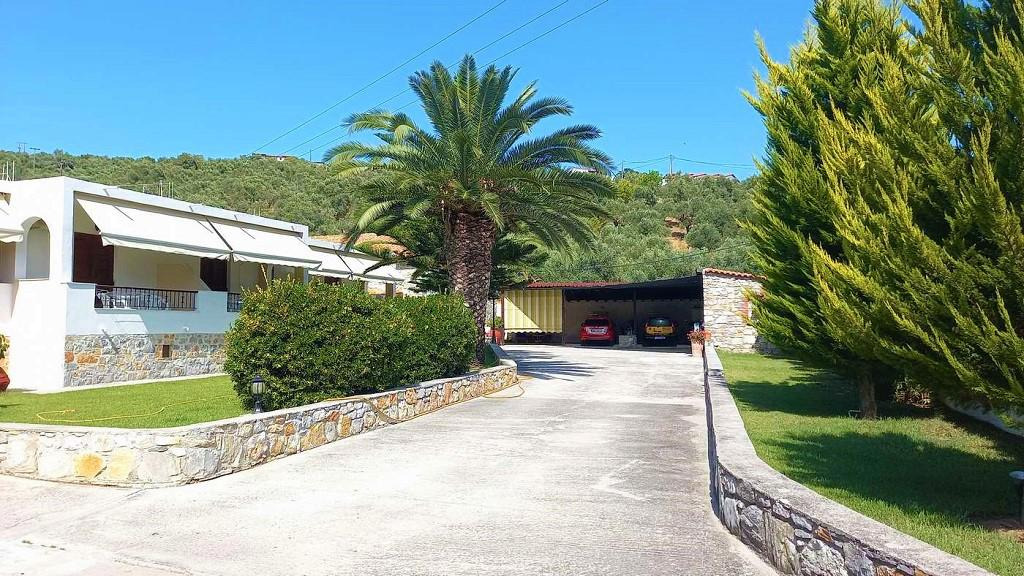 Thoros House Hotel