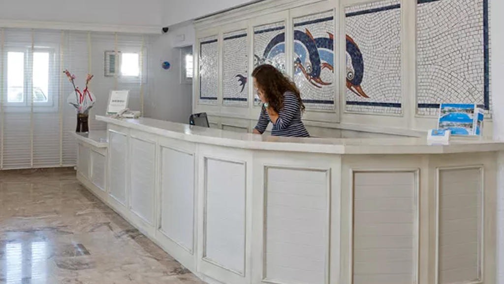 Kamari Hotel