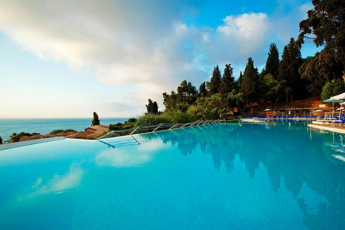 Hotel Aeolos Beach Resort