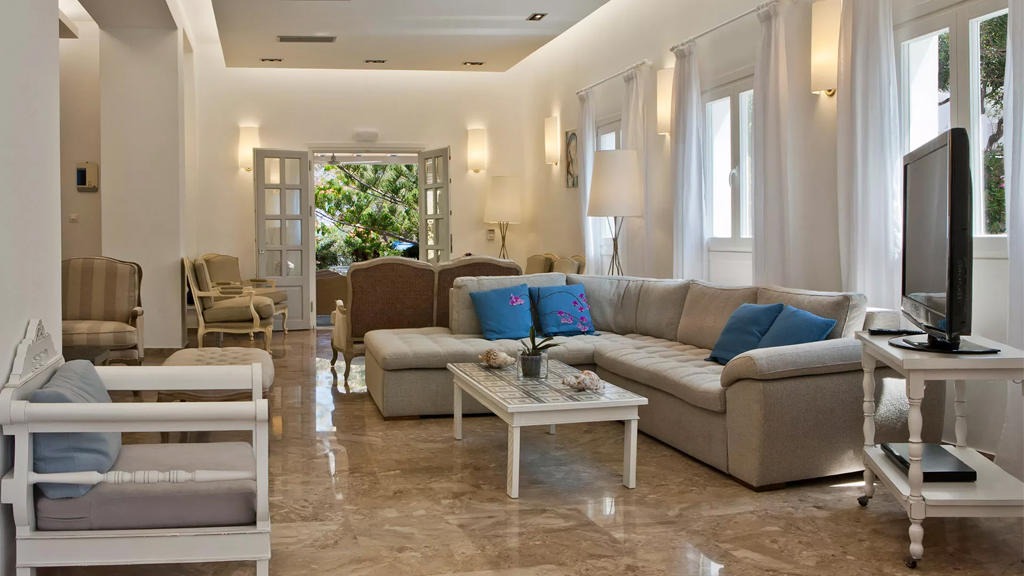 Kamari Hotel