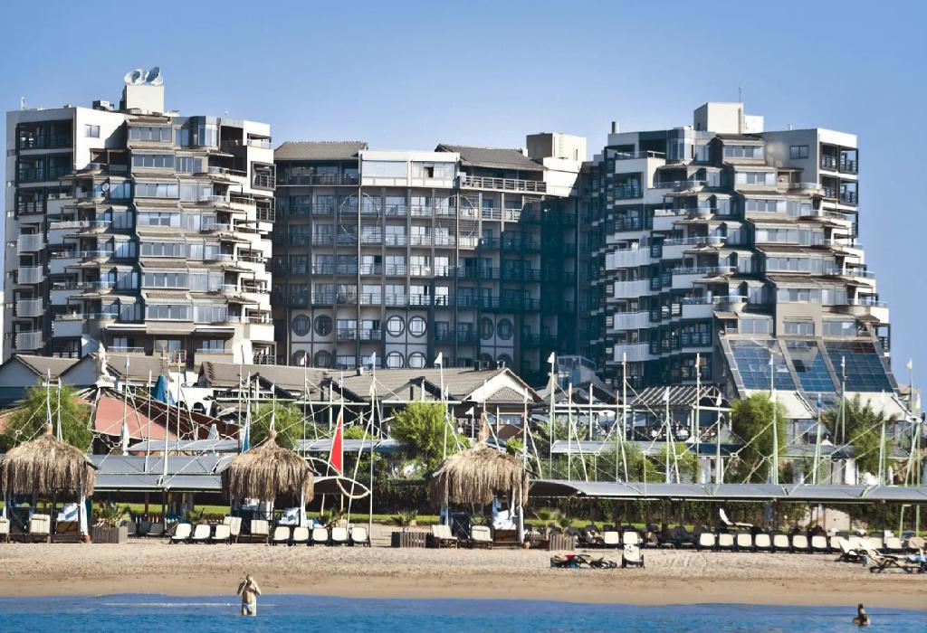 Limak Lara De Luxe Hotel & Resort