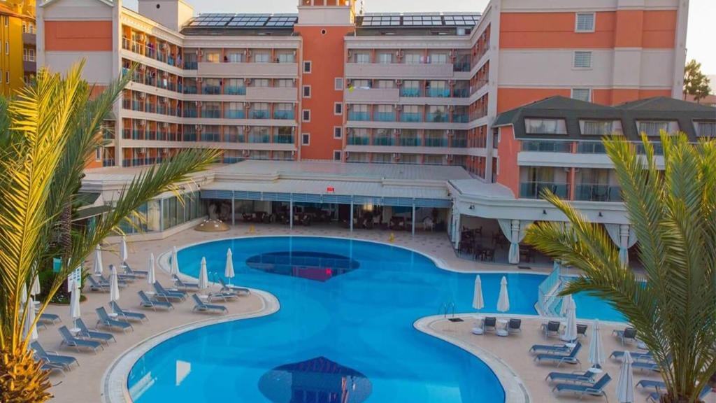 Insula Resort & Spa Hotel