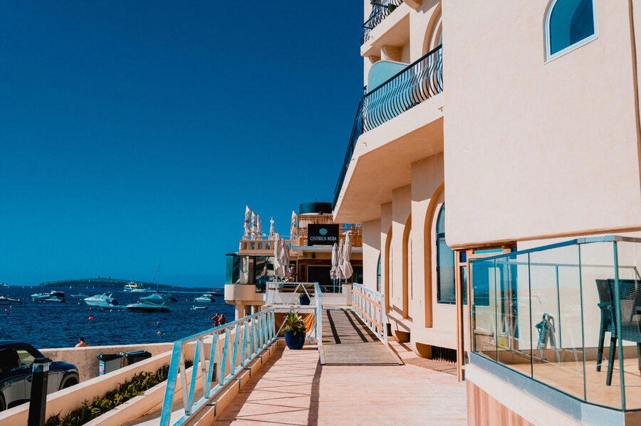 Gillieru Harbour Hotel