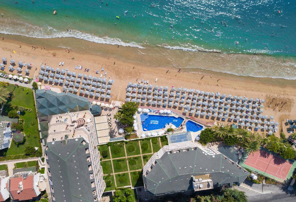 Hotel Aska Just In Beach