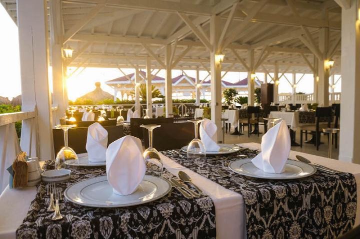 Crystal Flora Beach Resort