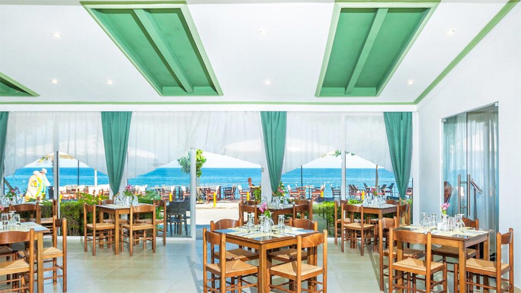 Xenios Dolphin Beach Hotel
