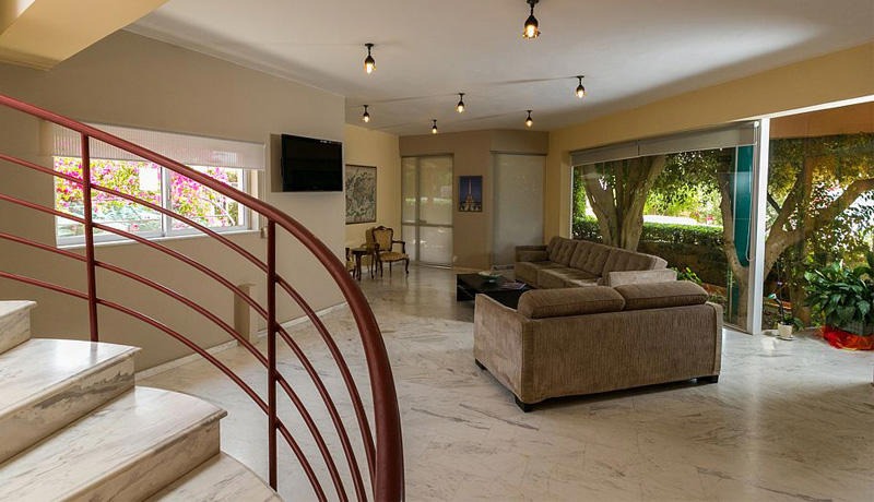 Elotia Hotel