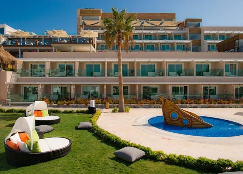 Bellazure Hotel