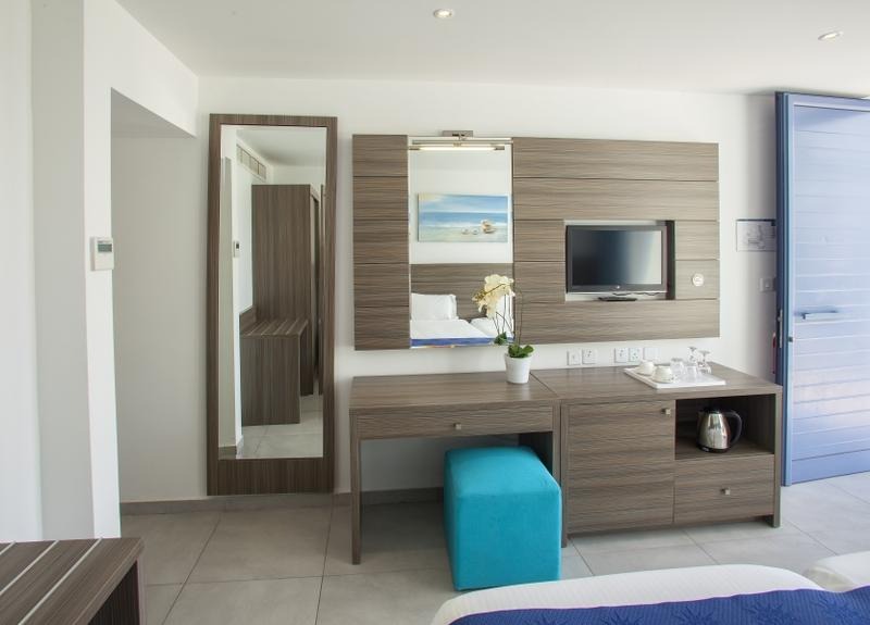 Hotel Limanaki Beach Hotel and Suites