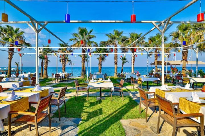 Crystal Flora Beach Resort