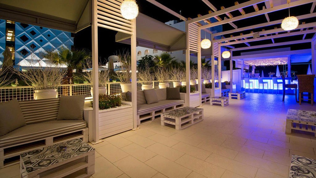 Supreme Beach Hotel