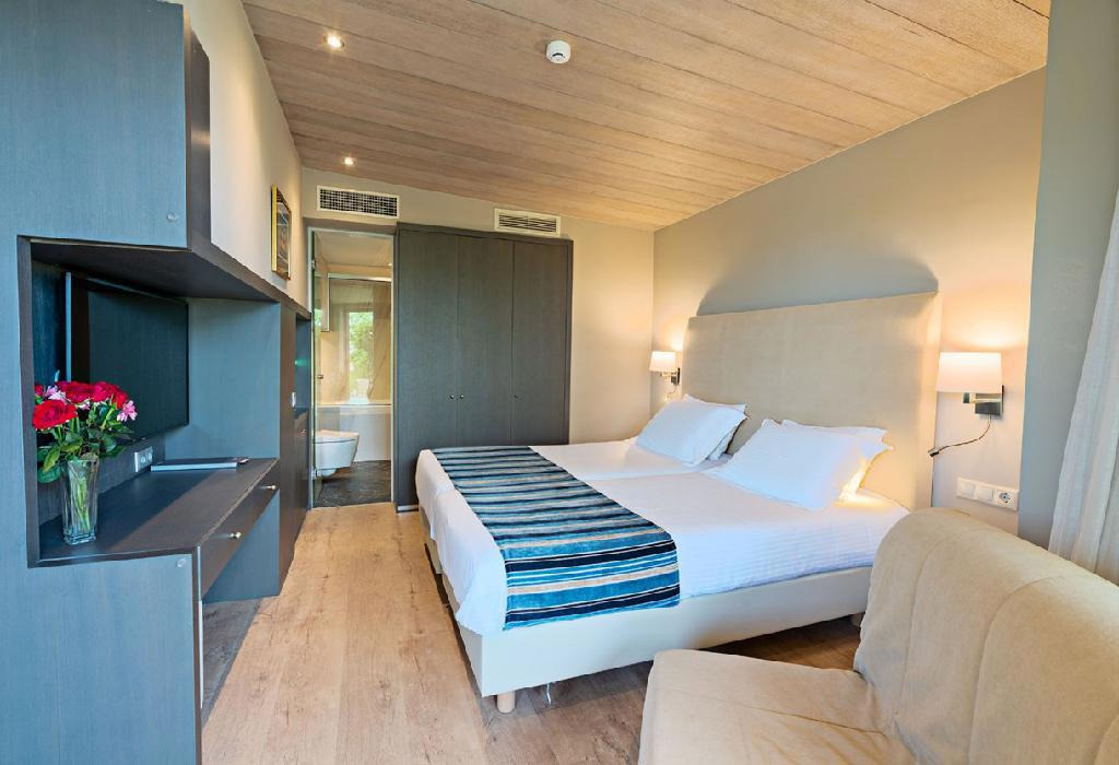Kyma Suites Beach Hotel