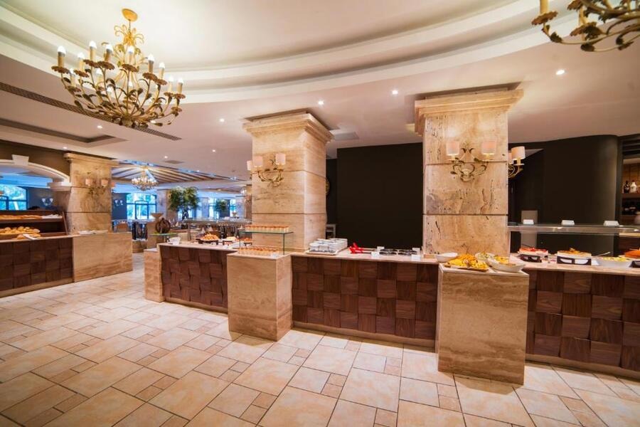 Maritim Antonine Hotel