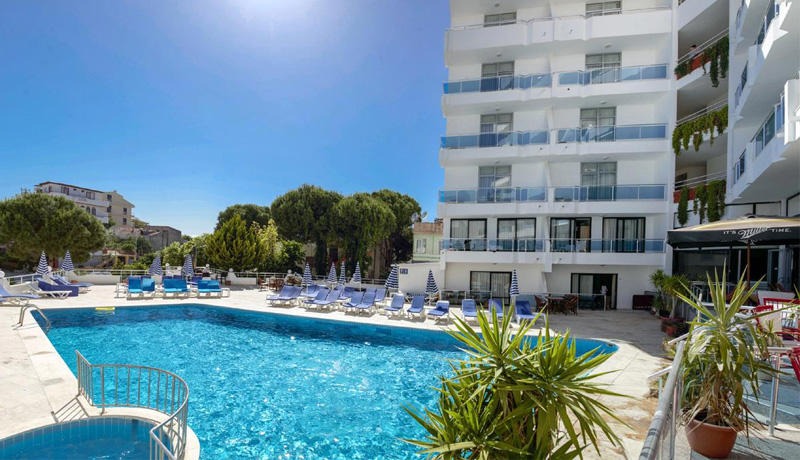 Ponz Hotel