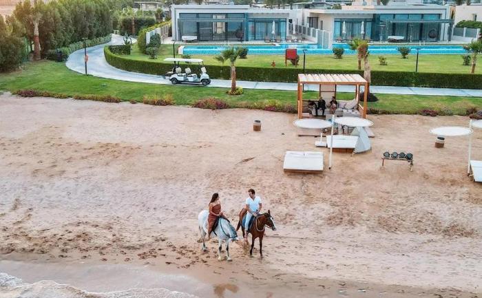 Rixos Premium Magawish Suites & Villas