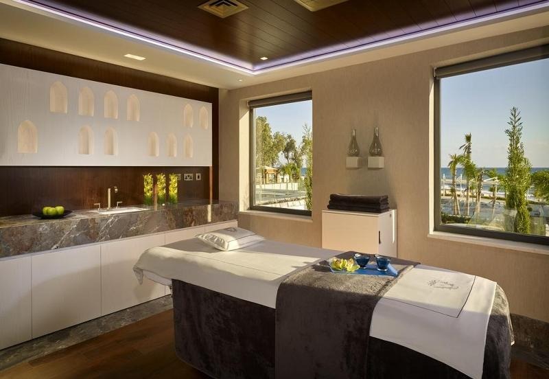 Hotel Parklane Resort and Spa