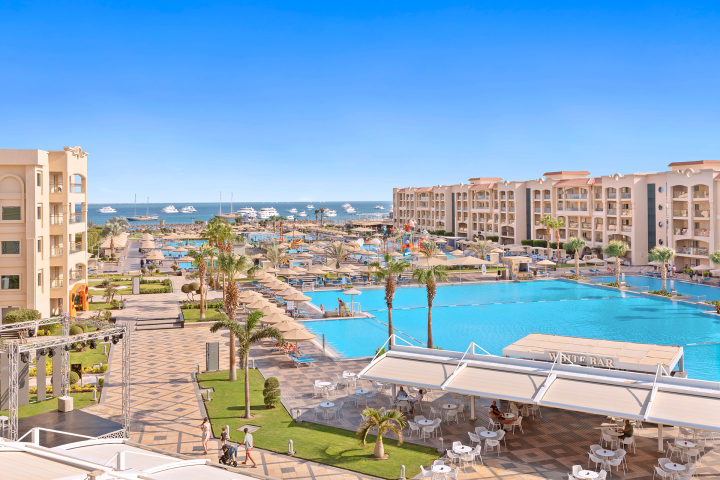 Pickalbratos White Beach Resort