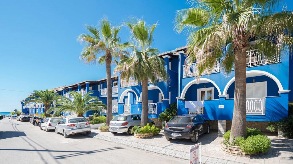 Blue Waves Aparthotel