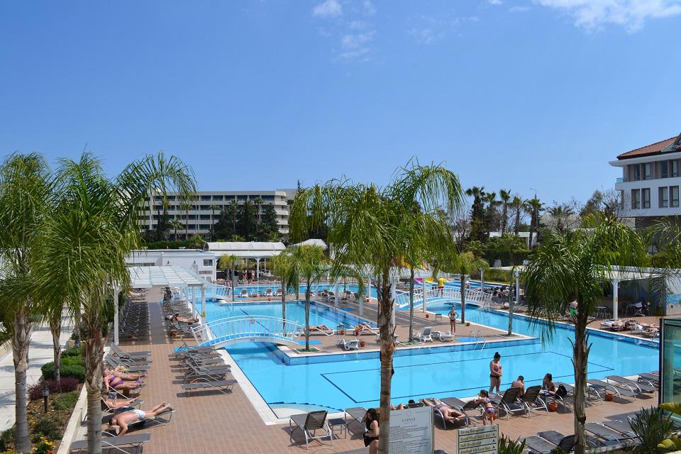Karmir Resort